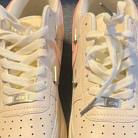 Brand New Nike Air Force 1 Women's Running Shoes. Cream / Pink - Picture 3 of 11